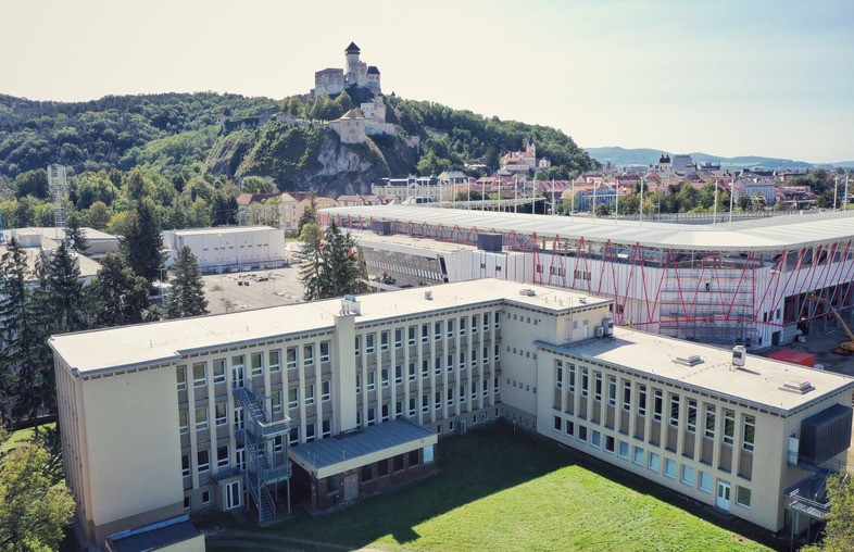 Университет Александра Дубчека в Тренчине